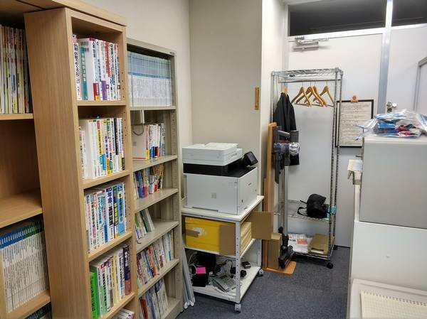 合同事務所・複合機や書棚などの共用部分